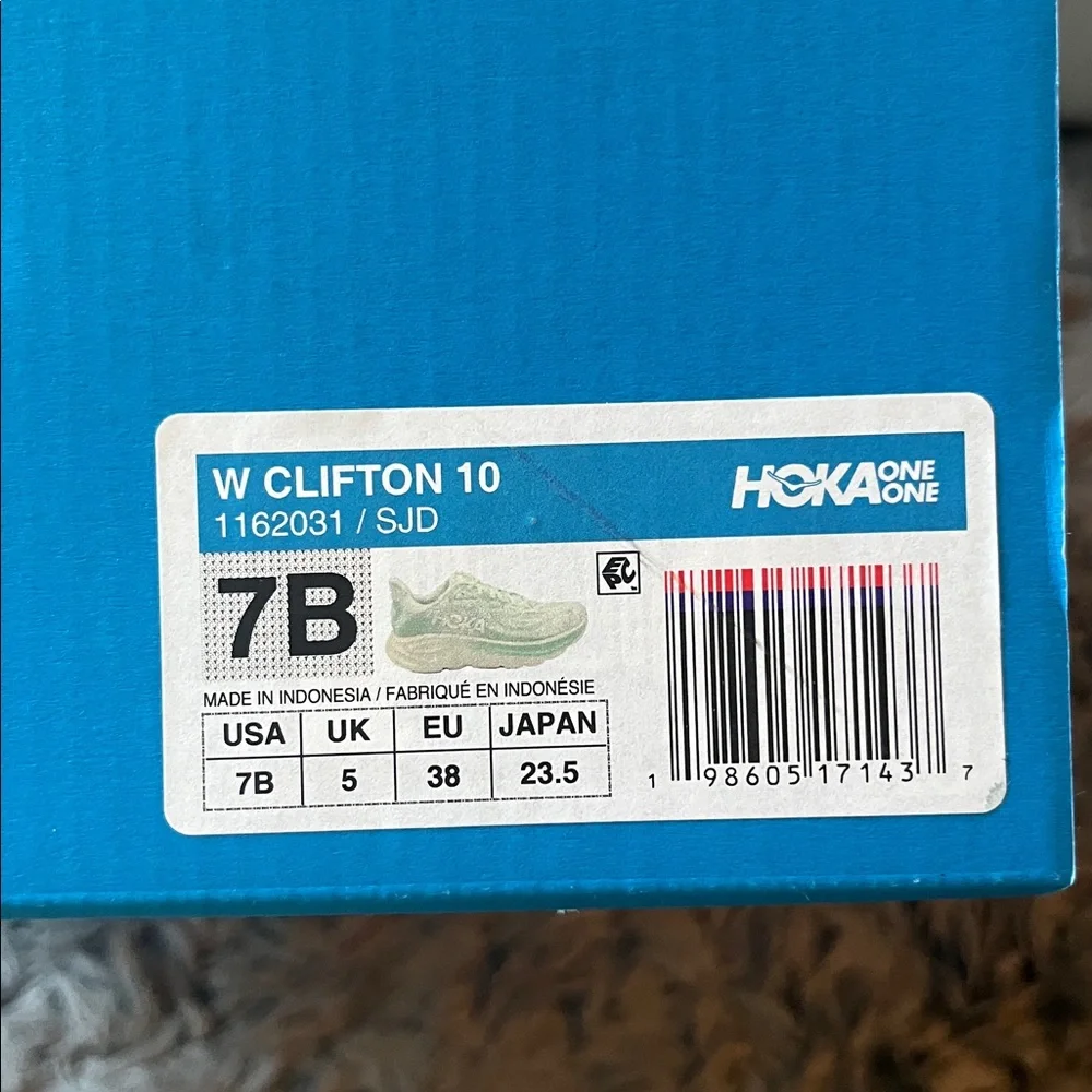 Hoka Clifton 10 running shoes. Womens US size 7. Lt. Green. New in box. - Picture 6 of 7